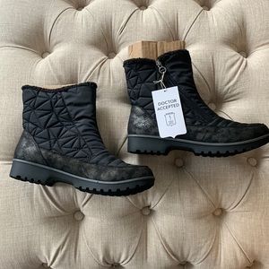 Women’s Jambu Free bird black boots, size 9.5. NWT